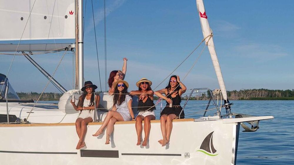 Small-Group 3-Hour Yacht Cruise on Lake Ontario