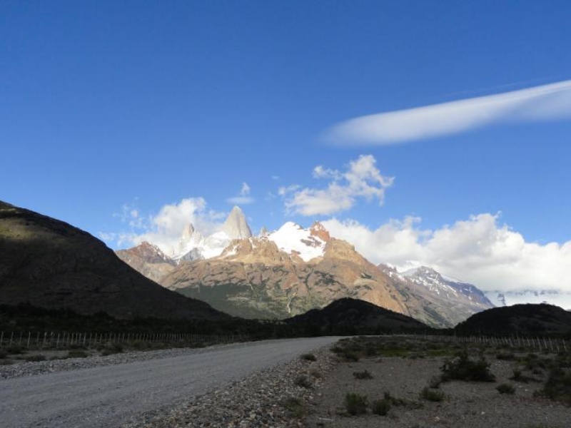 Hiking and 4x4 drive to the Lake of the Desert