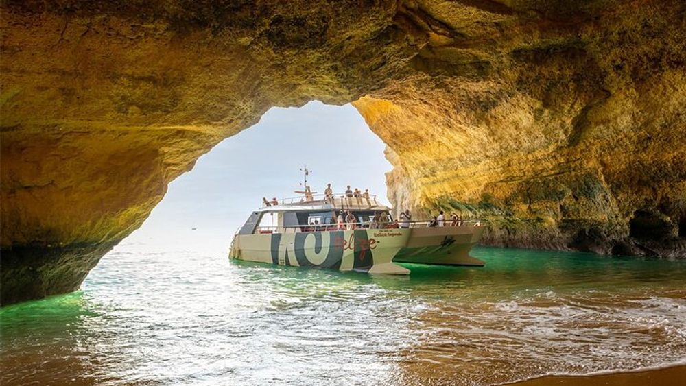 Caves and Coastline Cruise from Albufeira to Benagil