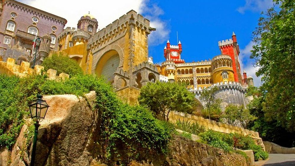 Lisbon to Sintra and Cascais Small-Group Tour with Pena Park