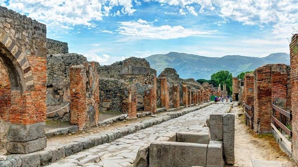 Small-Group Full-Day Pompeii, Positano and Amalfi Coast from Rome