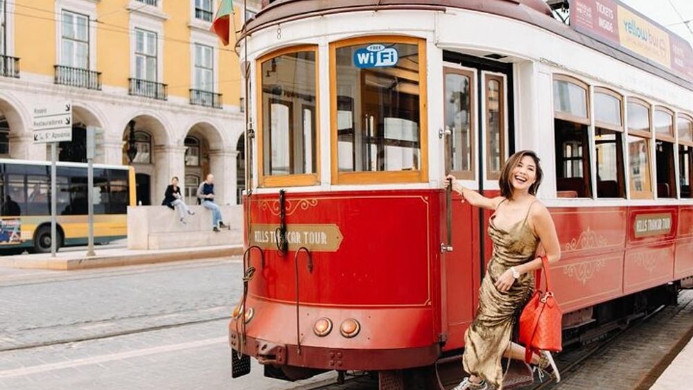 Photoshoot with a professional photographer in Lisbon