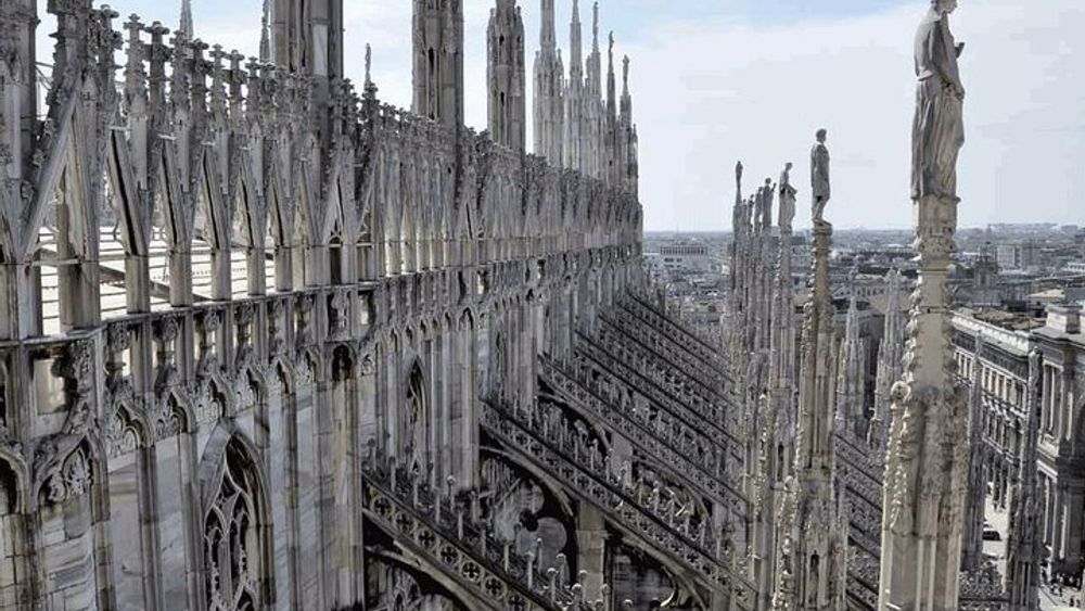 Milan Duomo Skip-the-Line Tour with Underground and Terrace