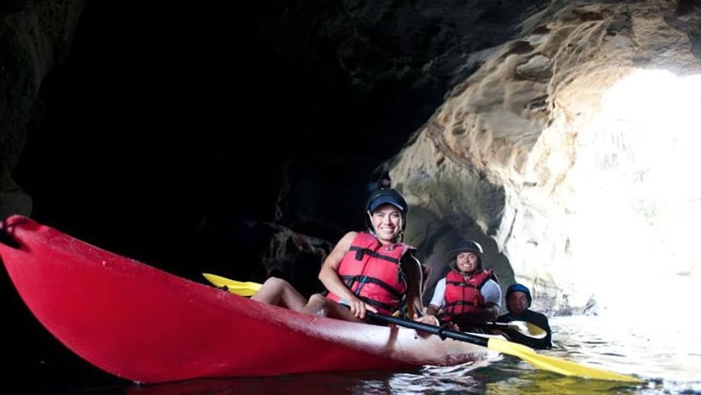 La Jolla 7 Sea Caves Small-Group Kayaking Tour