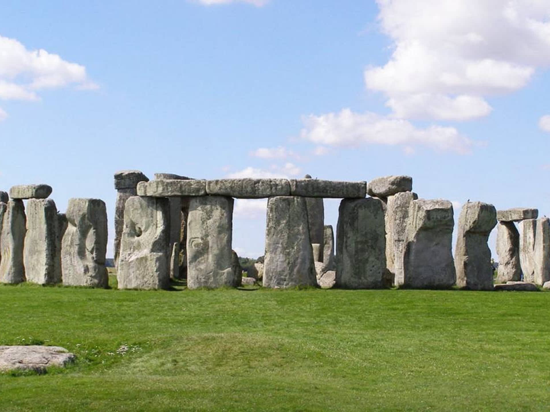 Buckingham Palace and Stonehenge Tour
