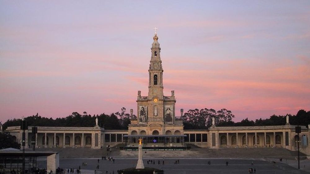 Lisbon to Fatima, Nazare, and Obidos Small-Group Day Tour