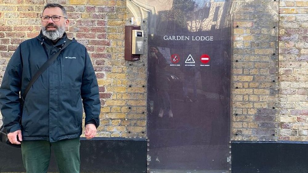 Small-Group 2.5-Hour Queen (Band)-Themed Tour of London