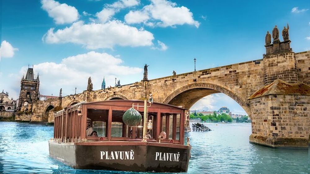 Prague Charles Bridge and River Cruise Group Tour
