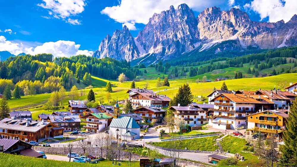 Dolomite Mountains and Cortina 1-Day Tour from Venice