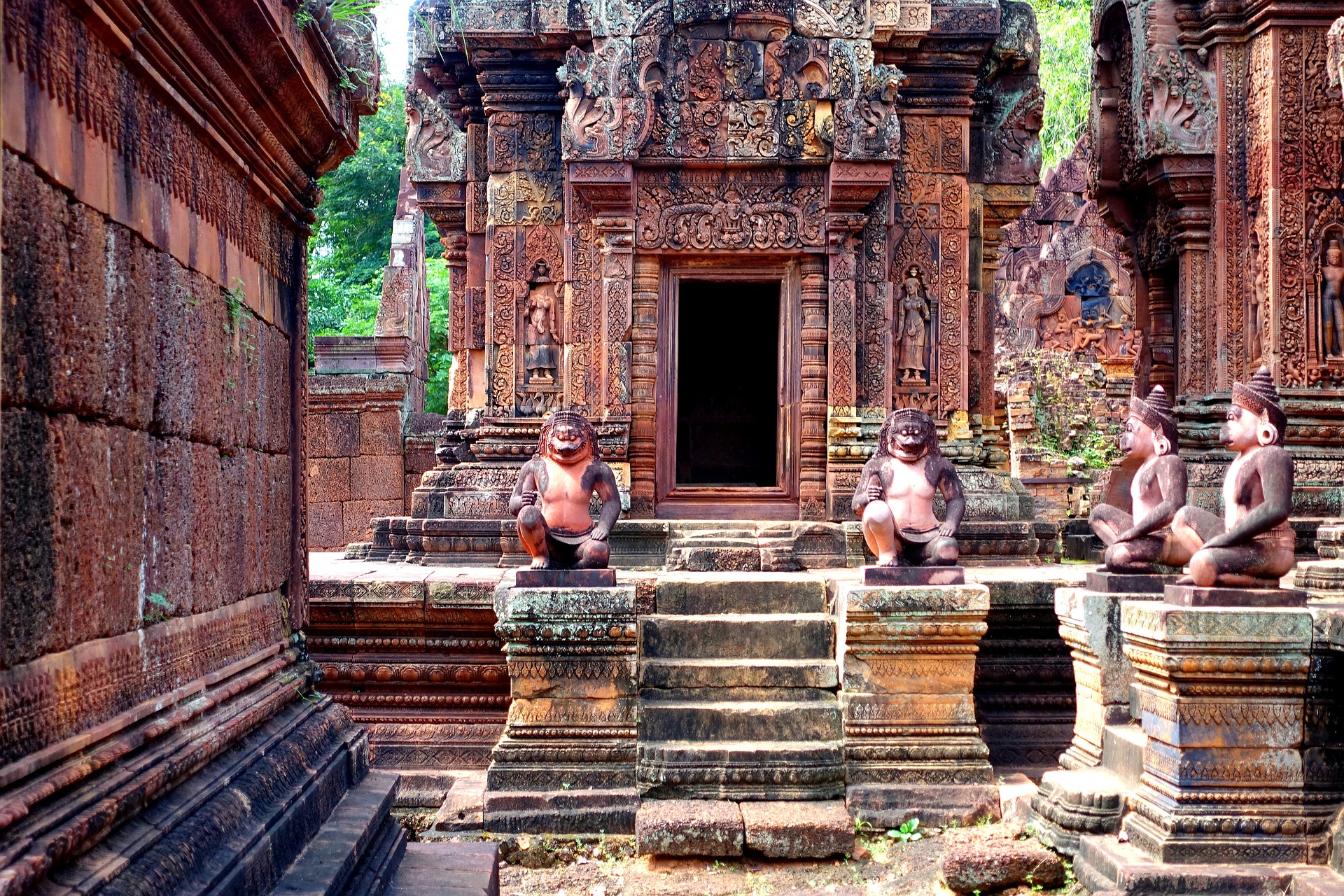 Kbal Spean and Banteay Srei Shared Tour