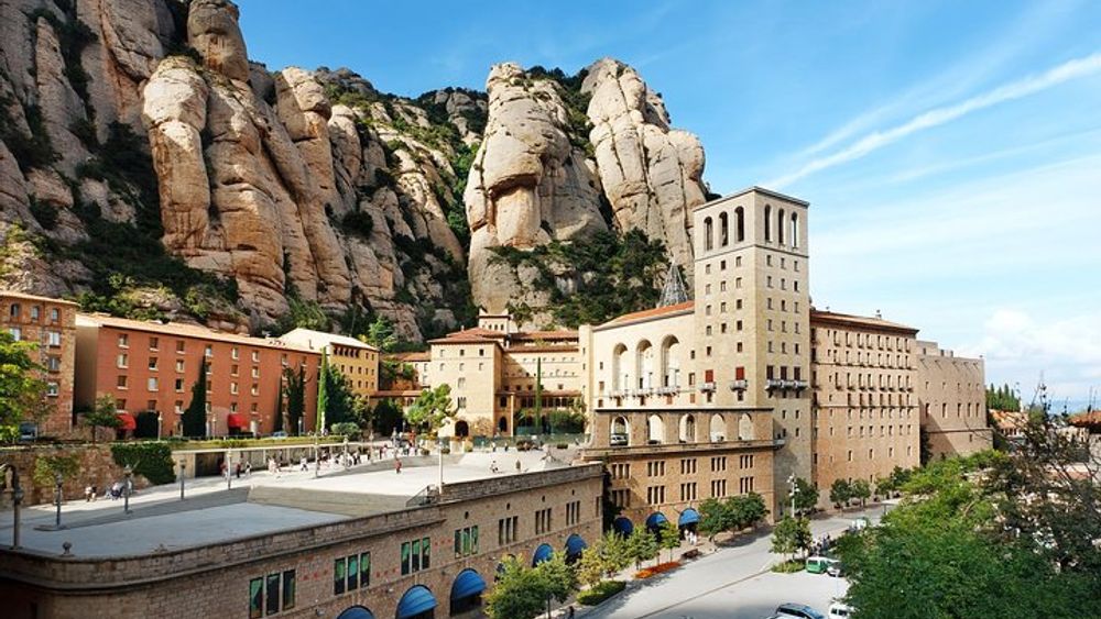 Barcelona Tour with Montjuic Cable Car and Montserrat