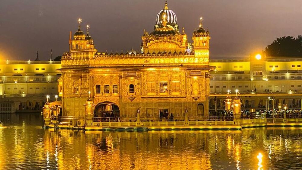 Golden Temple Night Ceremony and Light Visit Tour with Pick-Drop