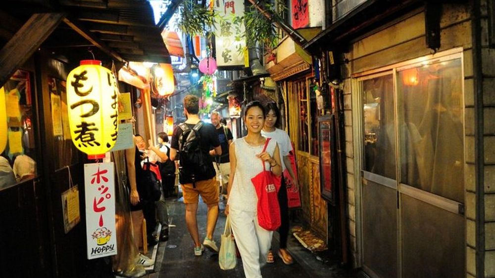 Tokyo Shinjuku Drinks and Neon Nights 3-Hour Small-Group Tour