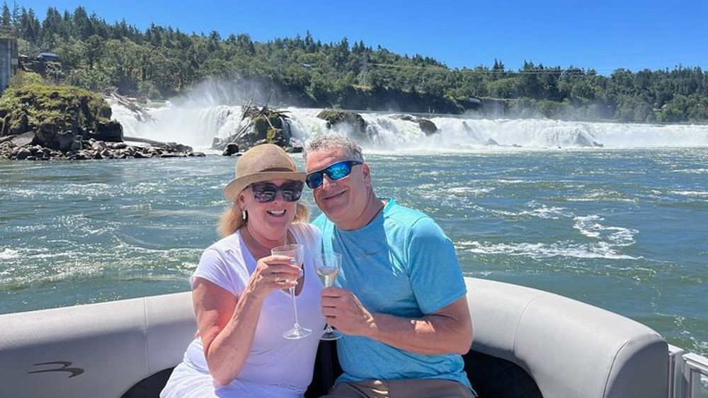 2-Hour Scenic River Boat Tour on the Willamette River