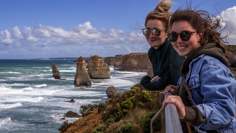 Great Ocean Road Tour-Backpackers, Students, Young Travelers