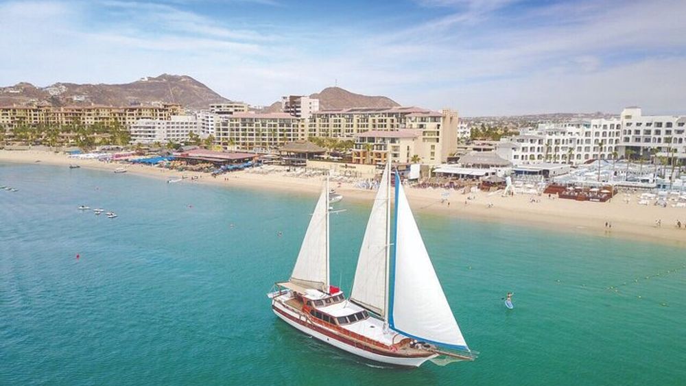 Cabo San Lucas: Luxury Yacht Snorkeling and Taco Lunch Cruise