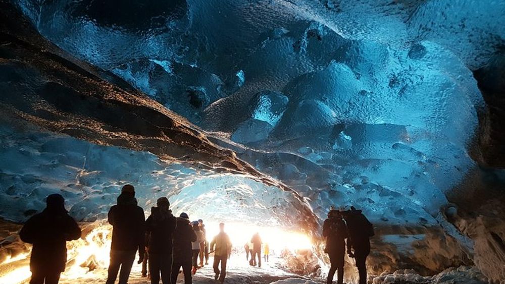 Crystal Ice Cave Adventure 