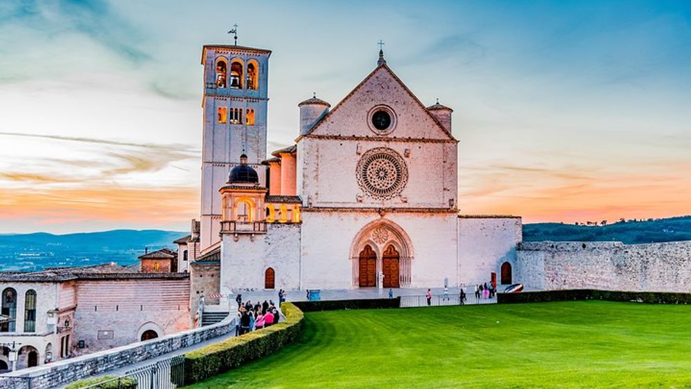 Rome to Assisi and Orvieto Day Trip with Lake Trasimeno Lunch