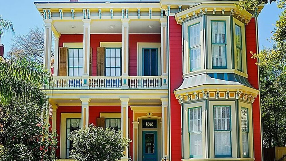 New Orleans Garden District Walking Tour