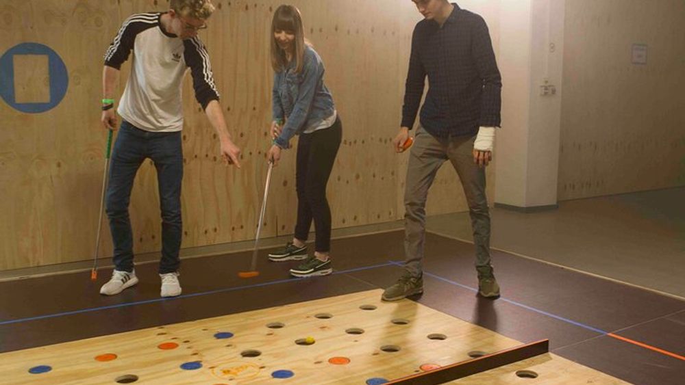 3D adventure black light minigolf in Berlin