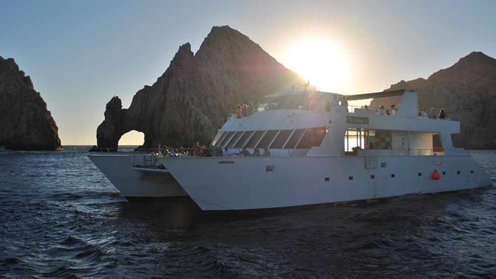 Cabo San Lucas Sunset and Dinner Cruise with Open Bar