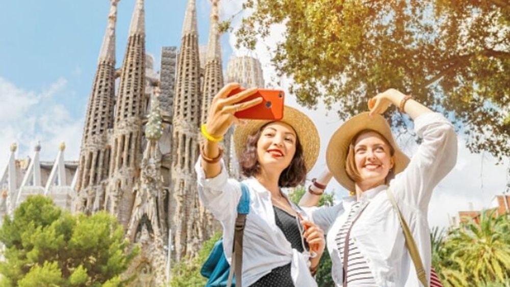 Park Guell and Sagrada Familia Tour in Barcelona