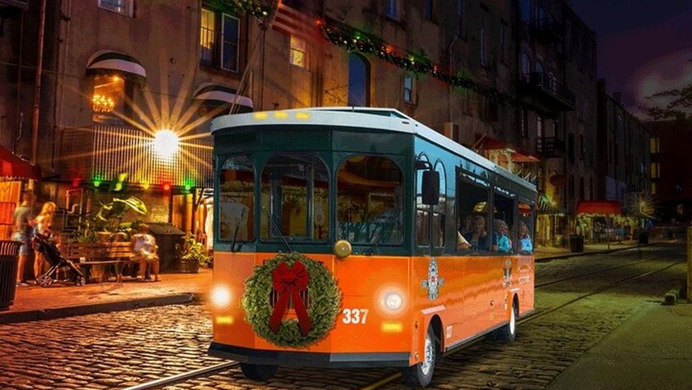 Savannah Holiday Sights and Festive Nights Trolley Tour