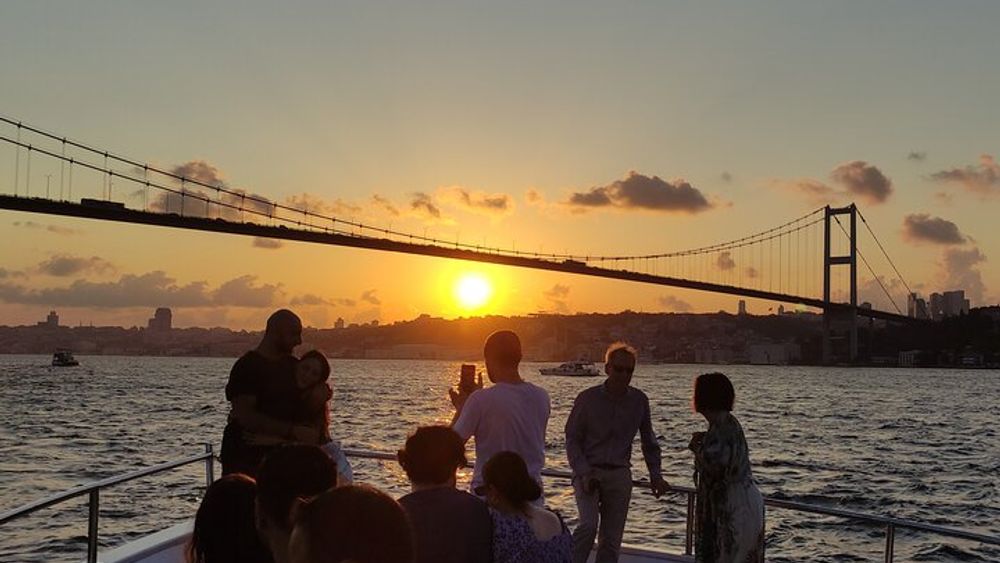 Istanbul Bosphorus Sunset Cruise by Luxury Yacht
