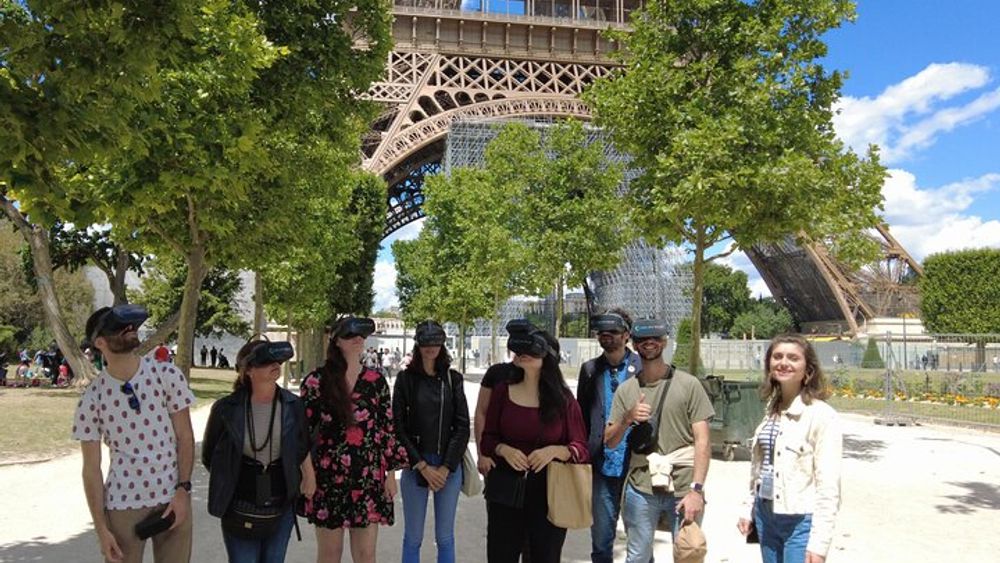 Virtual Reality Guided Tour at the Eiffel Tower