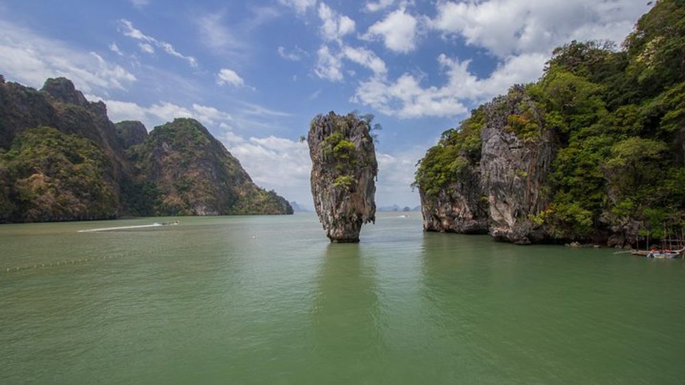 Phuket to Phang Nga Bay Boat and Kayaking Day Tour with Lunch
