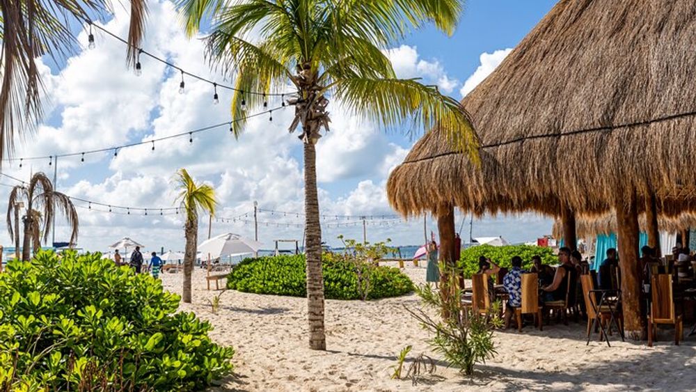 Isla Mujeres Tour: Beach Club, Snorkel & Sailing with Lunch & Bar