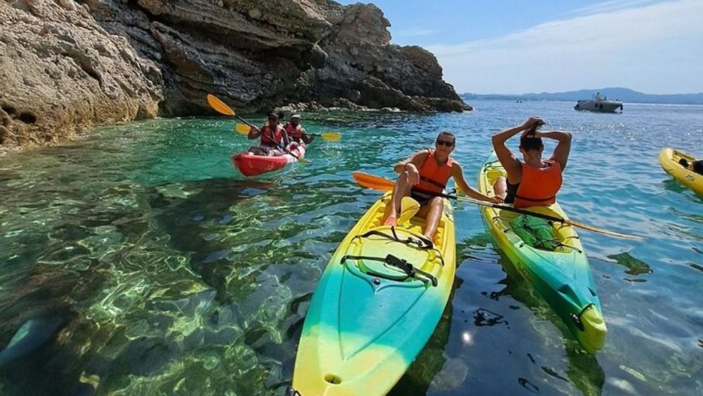 Guided kayak excursion in creeks