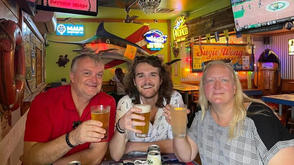 Honolulu History Tour Pub Crawl in Waikiki