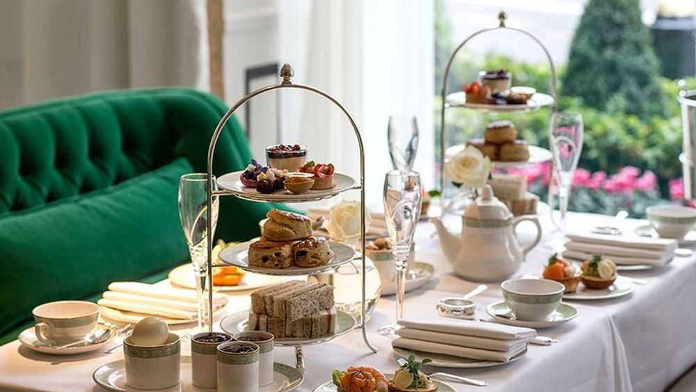 Small-Group Palaces Tour & High Tea at Kensington Palace
