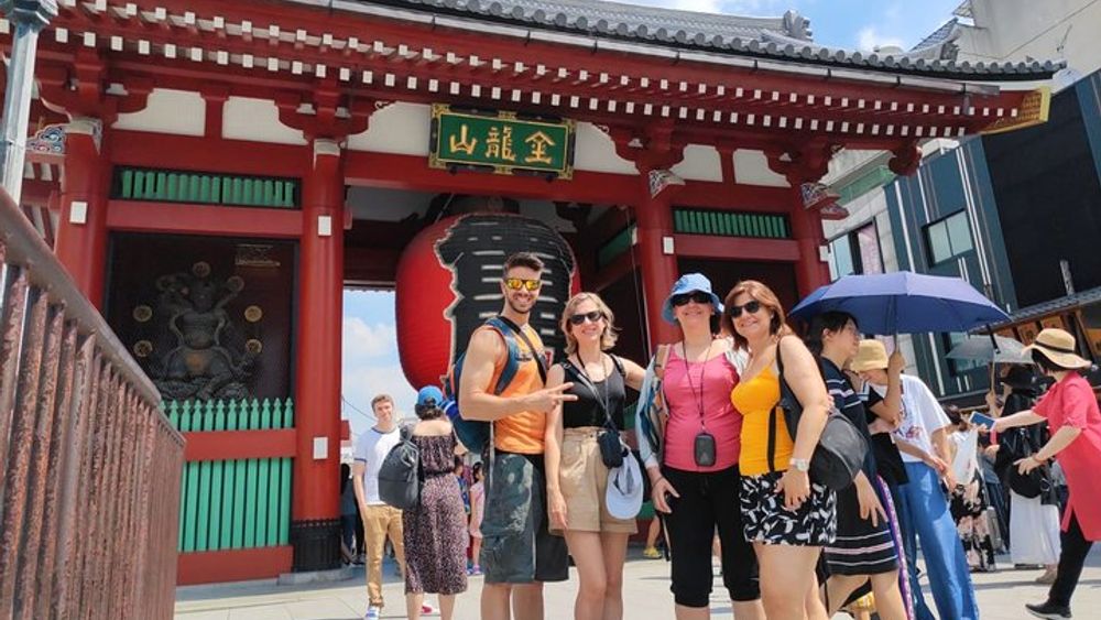 Private custom tour with a local guide Tokyo