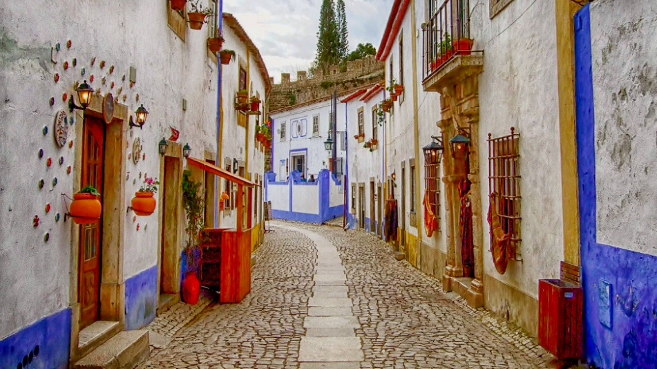 Faith and Heritage: Fatima, Batalha and Oìbidos Tour