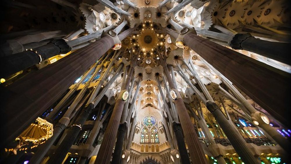 Sagrada Familia Highlights Tour with Skip the Line Tickets