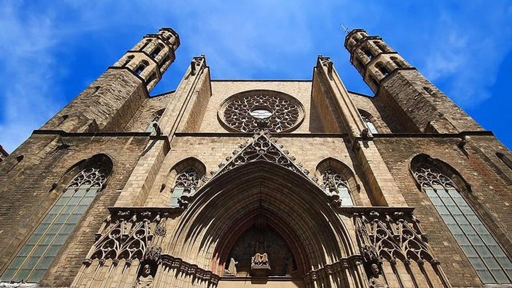 Barcelona, walking book tour: 'The Cathedral of the Sea'