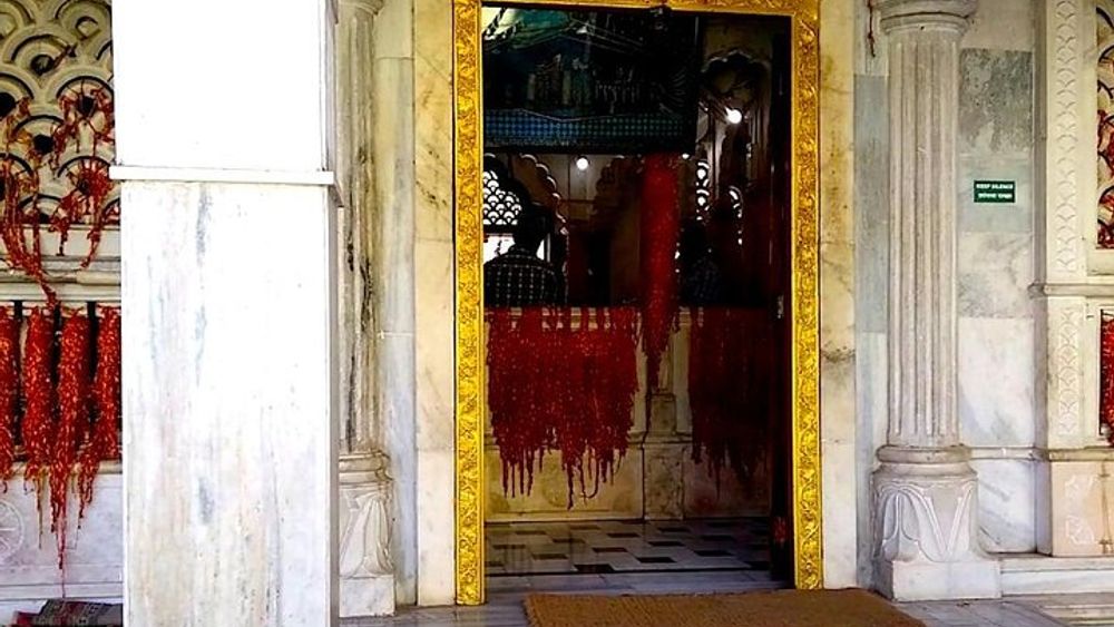Culture trip in Pune to Aga Khan Palace, a dargah and temples