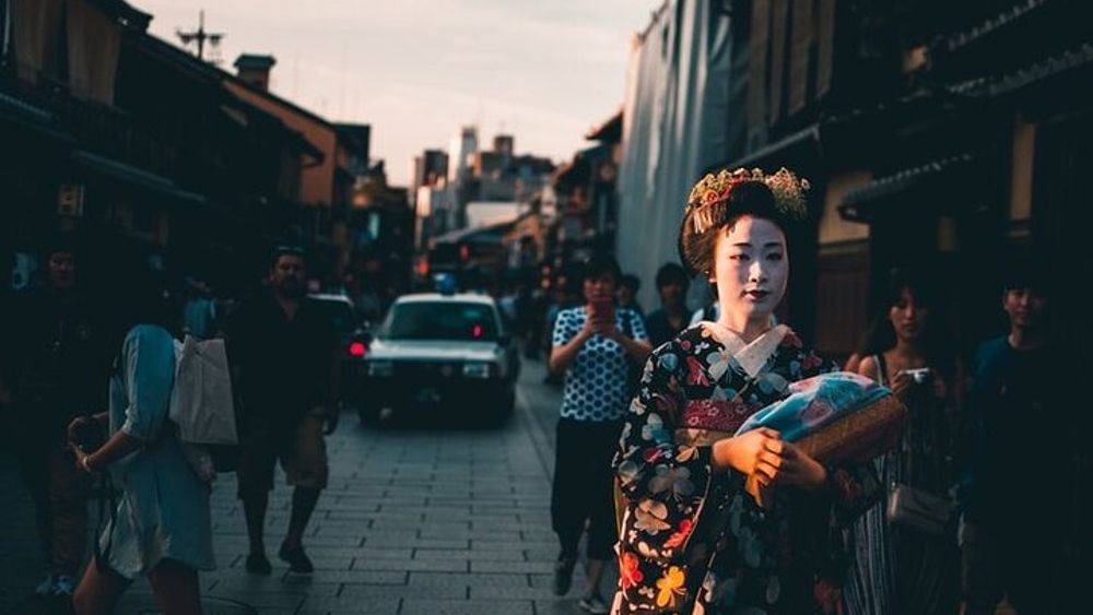 Kyoto Night Walking Tour Gion - Stories of Geisha