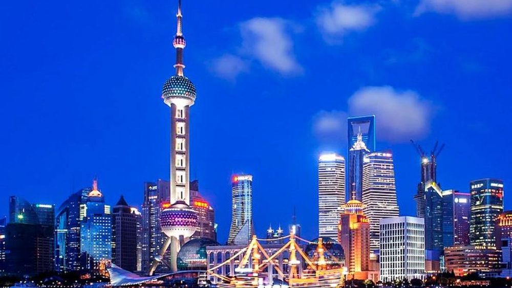 Shanghai Huangpu River Cruise and Dinner