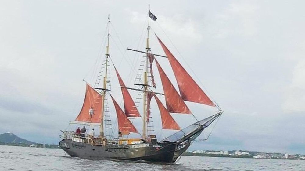 Island Beach Trip on a Pirate Sail Boat Drinks Included