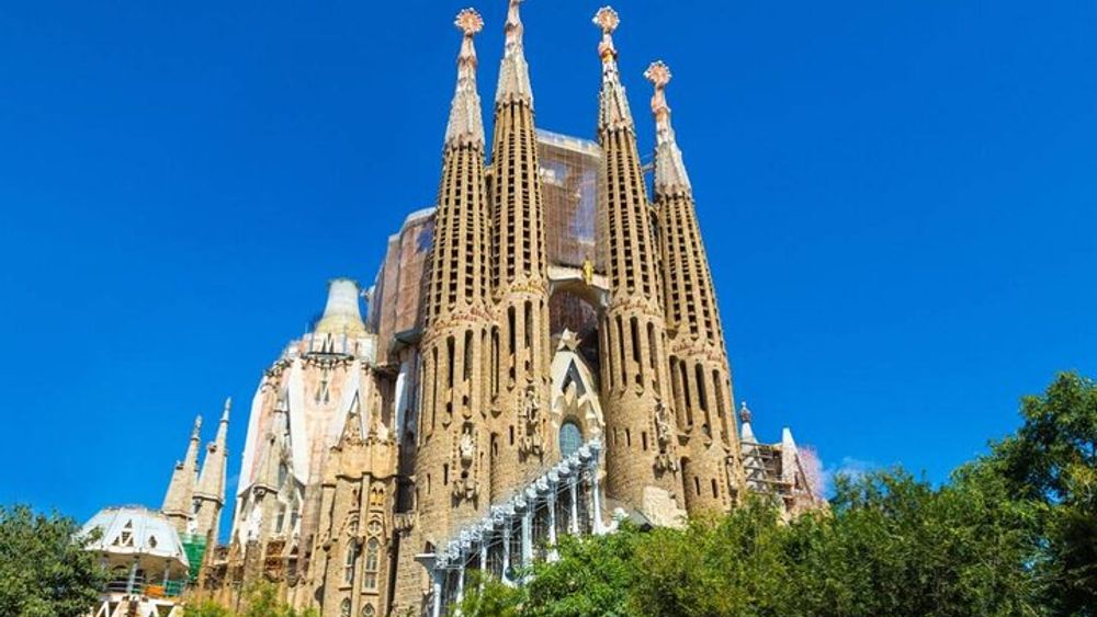 Sagrada Familia Guided Tour with Skip The line Ticket