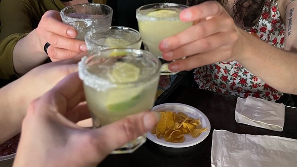 Seattle Restaurant Walking Tour with Drinks