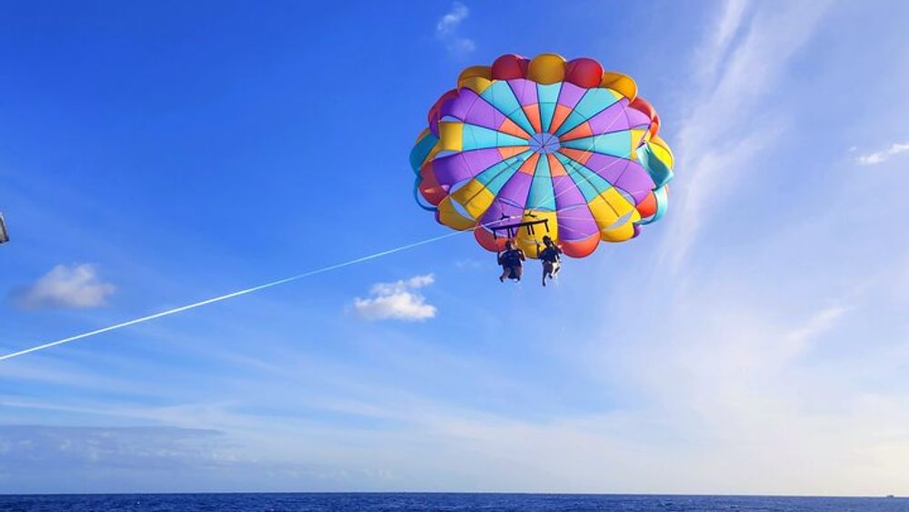 Waikiki Small-Group Parasailing Adventure