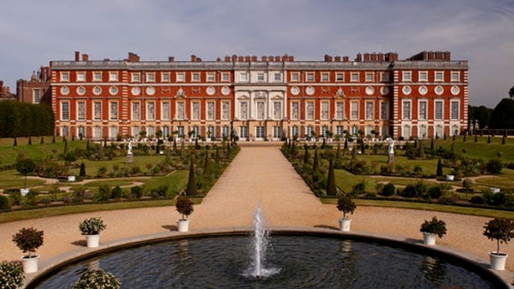 Hampton Court Palace, Gardens & Maze