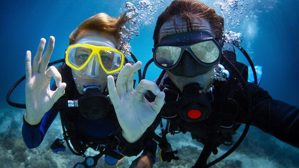 Small-Group Beginner Diving Experience in Barcelona