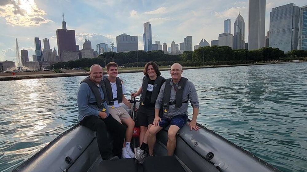 Small-Group Sightseeing Boat Tour in Chicago
