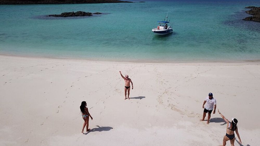 Full Day Fishing and Island Hopping at the Pearl Islands from Panama City