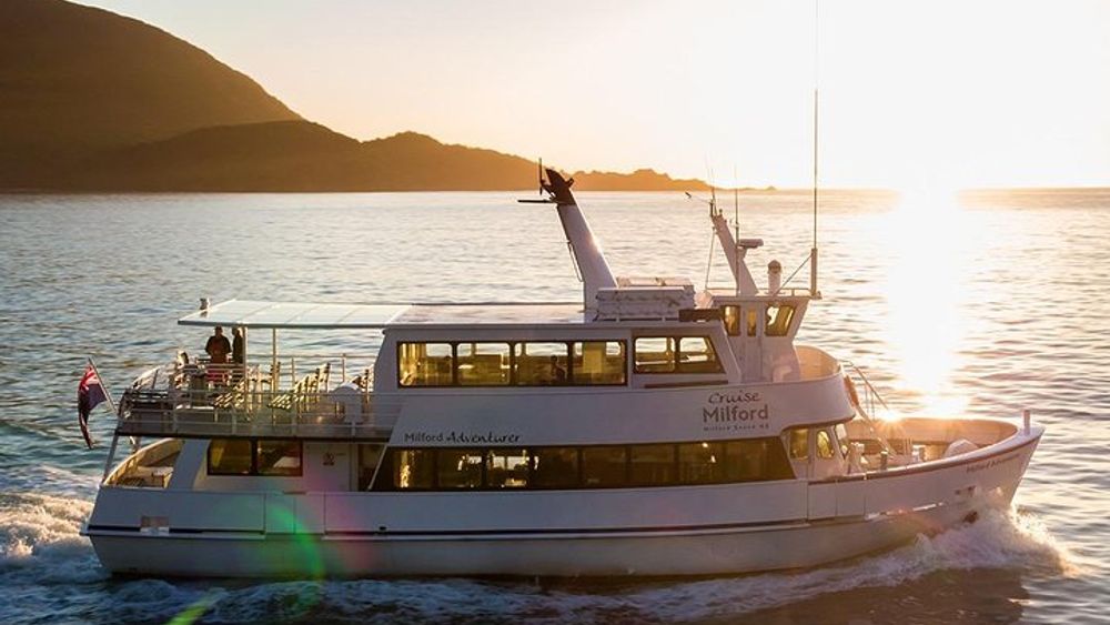 Full-Day Tour to Milford Sound from Te Anau with Cruise